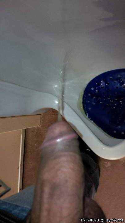 Hmm nice cock and pee shot 