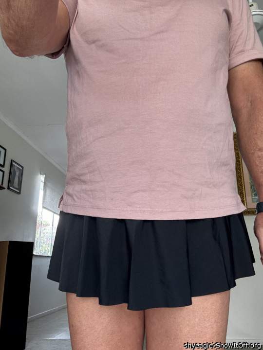 love wearing mini skirt 
