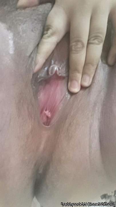 Nice tight cunt..beautiful clit... 