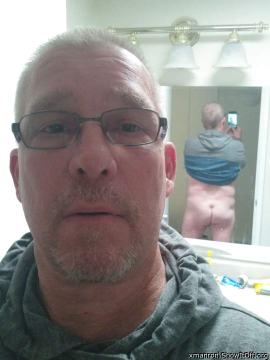 A beautiful man. Very hot body and cock.