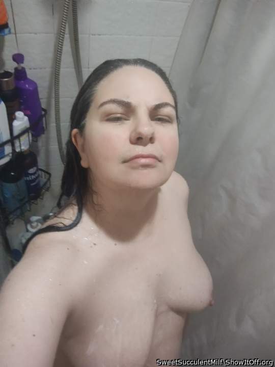 Who wouldnt want to scrub sud those nice hot tits!
