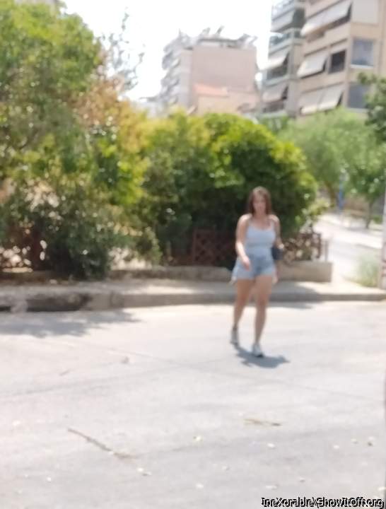 She see me to masturbating in public