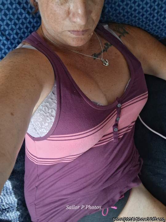 Very gorgeous lady in that outfit 