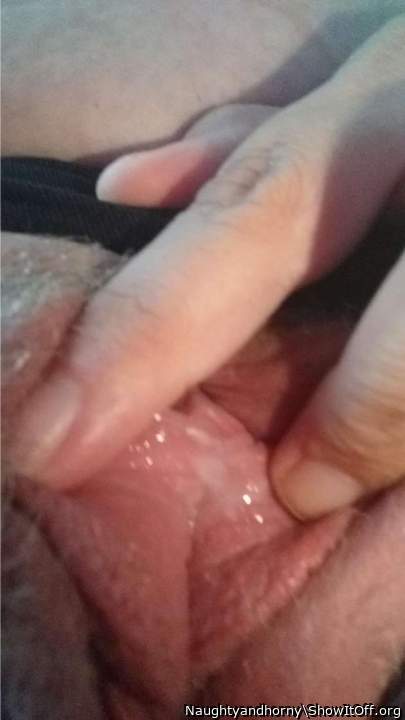 Mmm id love to taste that juicy pussy