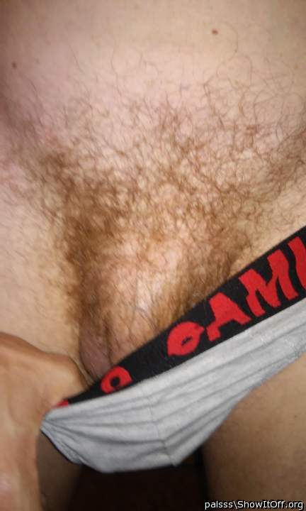 nice pubes flash  I want pull undies down wit my teeth..