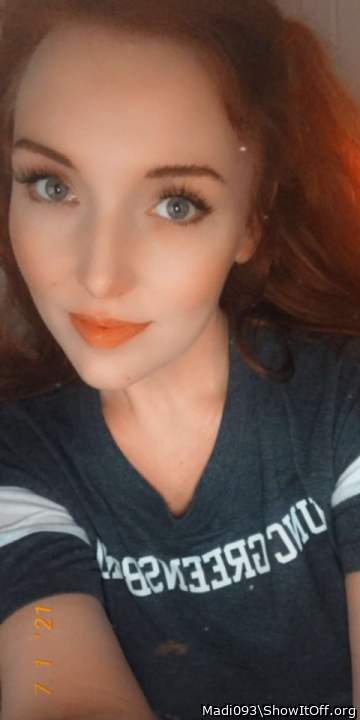 Such a pretty face and beautiful hair!! 