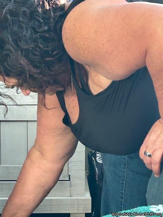 Look at the size of a giant tits just hanging now I wish som