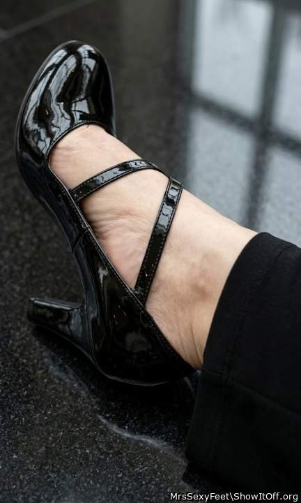 Shiny and black 🖤