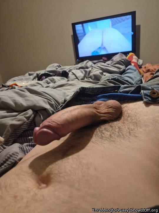 Adult image from ThrobbingforPussy