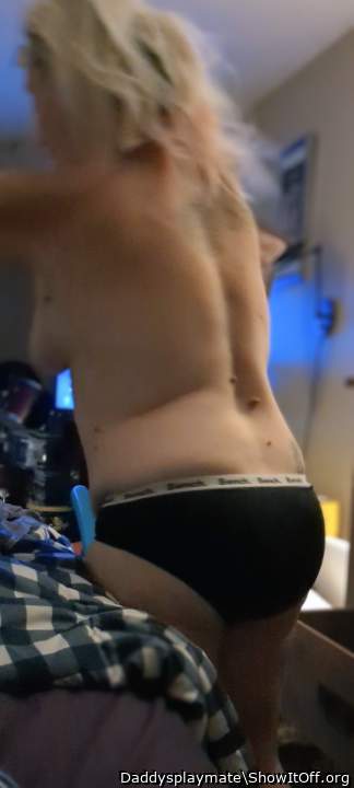 nice ass in those knickers