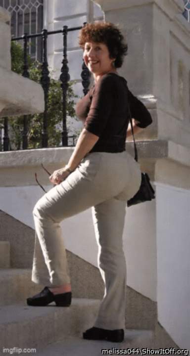 Mmmmm! 🔥. Need those pants off💋