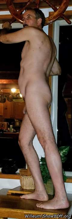 Sexy side view! I do like this very much!😋🫂