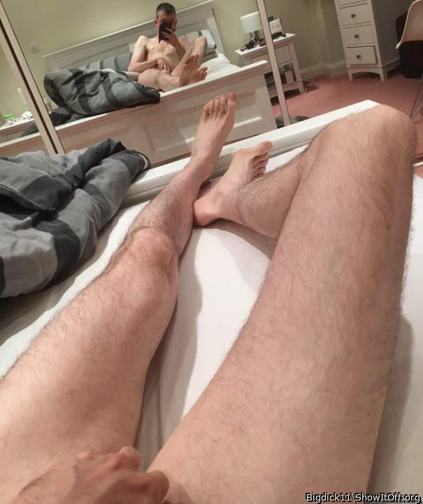 Mmmm I want to lick and worship your legs for hours! 
