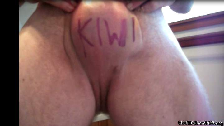 Who writes "Kiwi" on their skin?