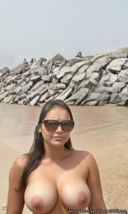 Newly married babe flashing tits on beach