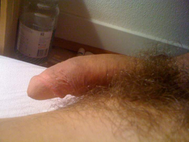 Mmmm... sexy, horny, hairy cock!! 