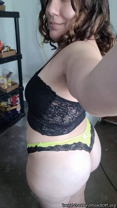 Let me bury my face in your big booty