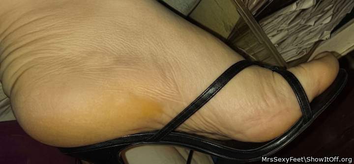 Adult image from MrsSexyFeet