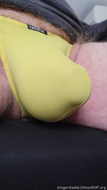 Great looking bulge in your yellow thong 
