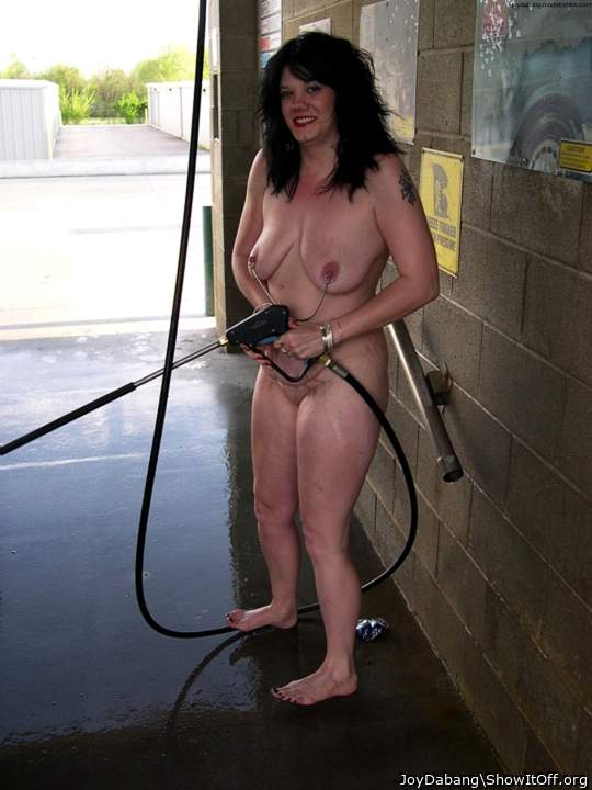 Sexy JoyDabang nude carwash