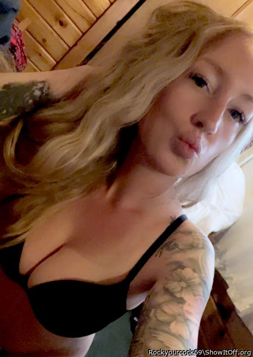 You�re fucking hotter than my wife and her sister that I�m s