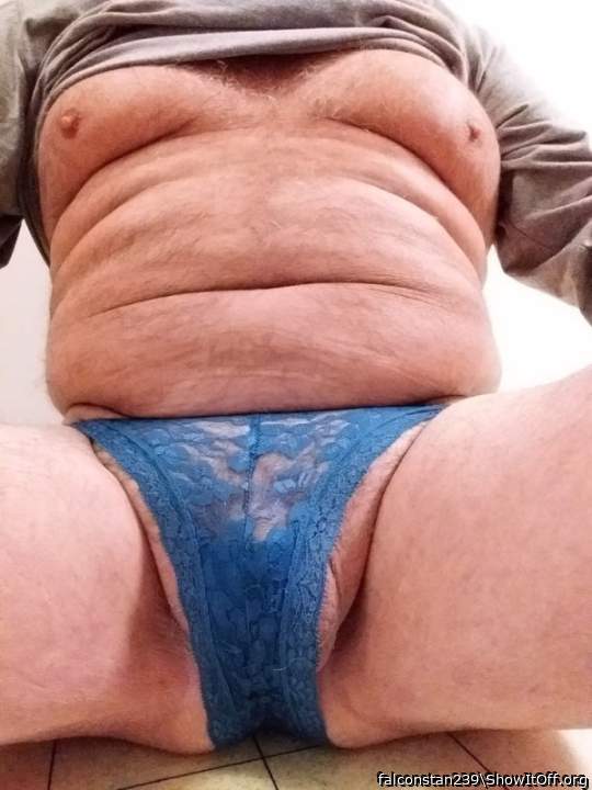 calcinha azul. 