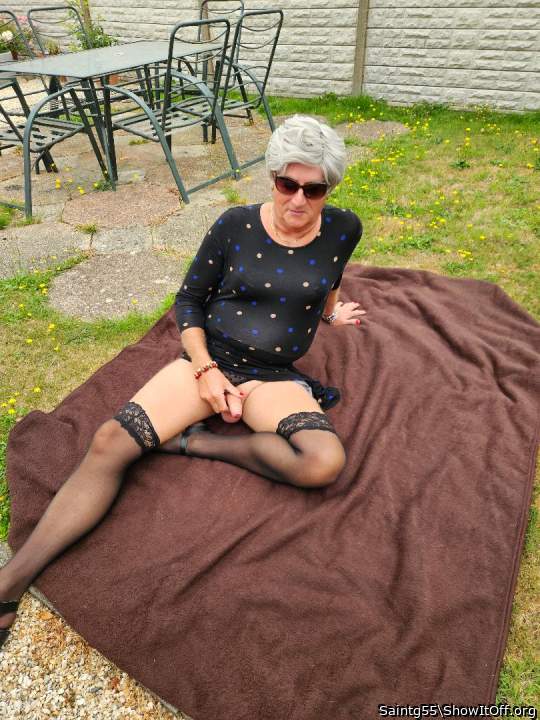 you have great legs abd an even lovelier dick 