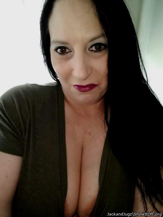 Such a beautiful and sexy look.    