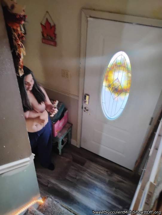 Mmmm 😋 i want to touch and suck it   