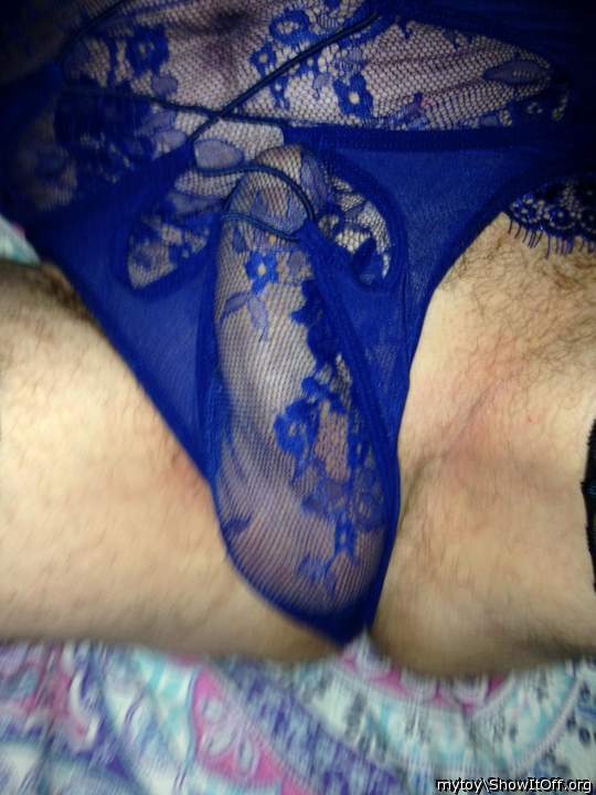 lovely pic would luv to rub and then lick that lacy get up t