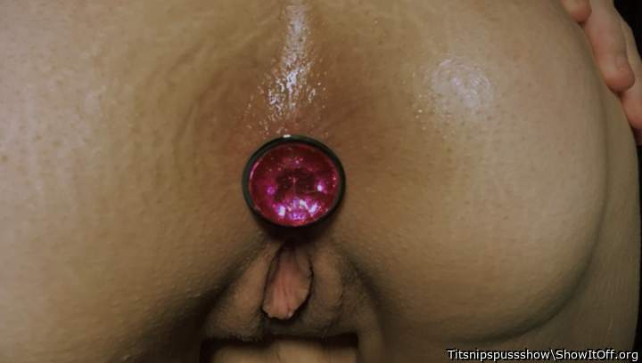 Adult image from Titsnipspussshow