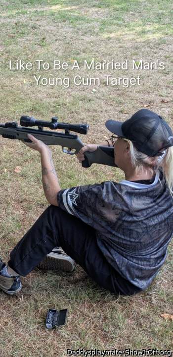 Adult image from Daddysplaymate