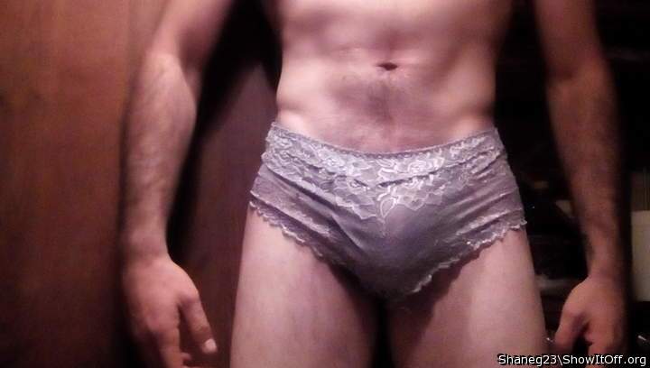 Mmmm that is an awesome panty bulge  