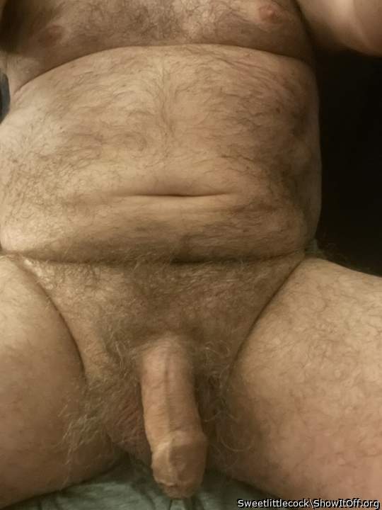 Love to suck a hairy daddy and make you cum in my mouth