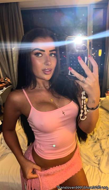 Beautifully sexy.😋😘