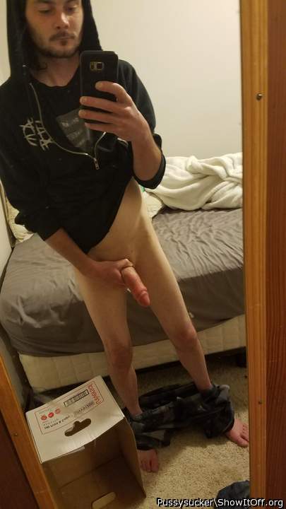 FUCK, I'd love to suck your dick!