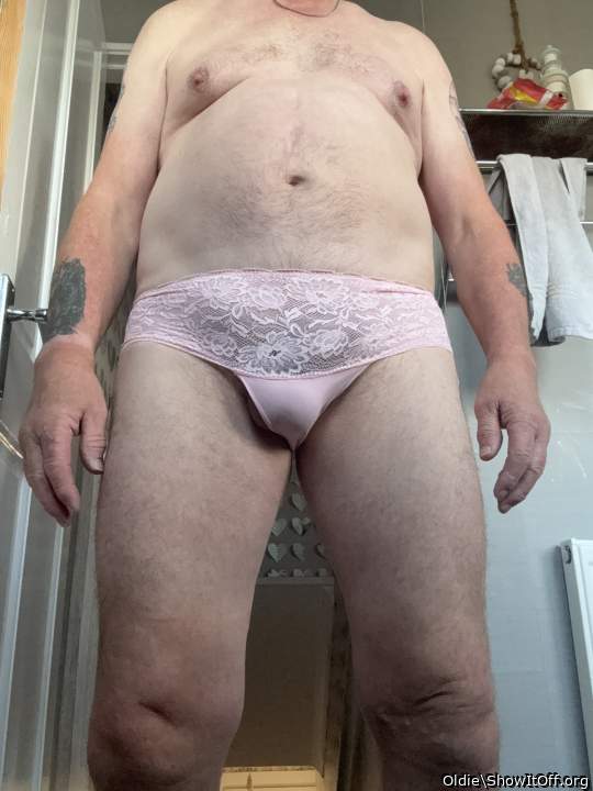 love these sexy pink knickers, nice looking bulge in there t
