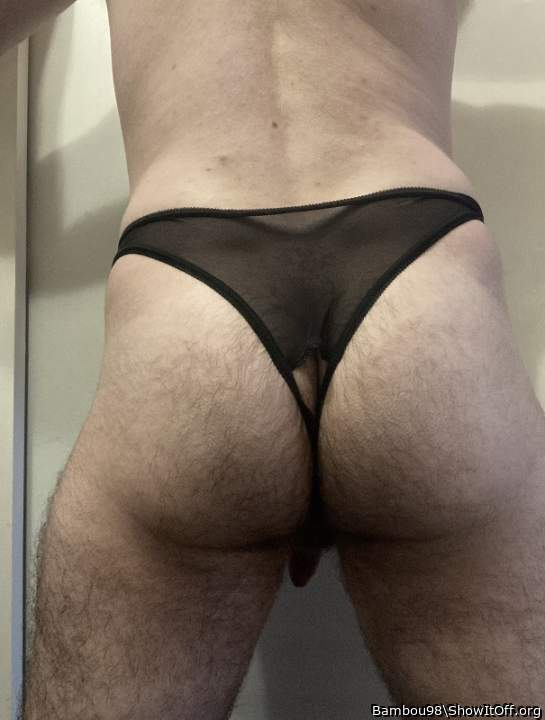 Woof!! Love that hot ass in panties
