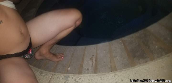 Who wamts to get in my hottub with meee?.&#128584;&#128149;