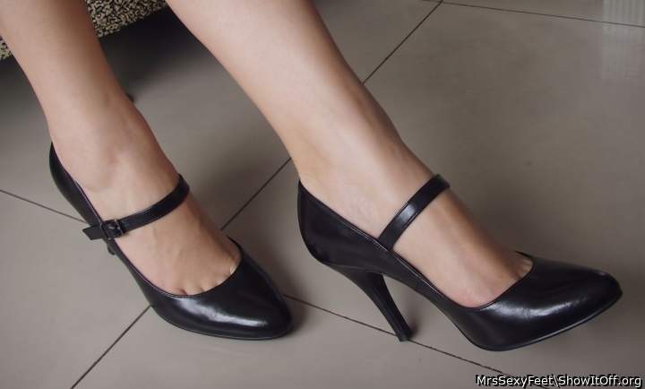 Adult image from MrsSexyFeet