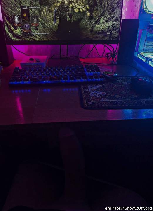 Adult image from emirate7