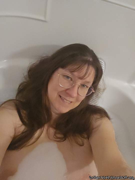 Married slutty wife loves to show off, tell me what you want to see