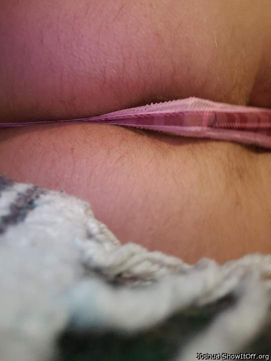Mmmm... sexy, mildly hairy ass! I want to peel off your sexy