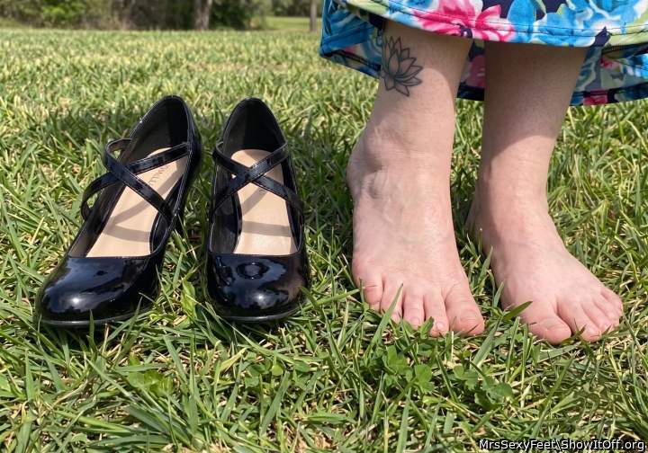 Cute tatt for those sexy ankles.