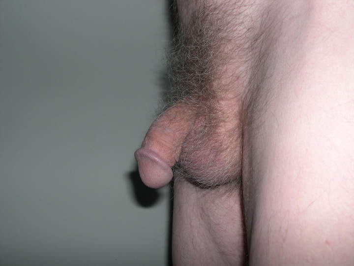 I'd love to feel that getting hard in my mouth. 