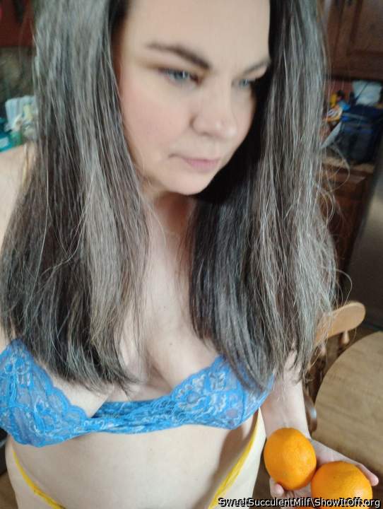 U look so pretty cute in this blue bra and the yellow slip! 