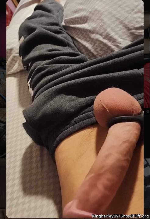 Big dick + grey sweats = &#128525;