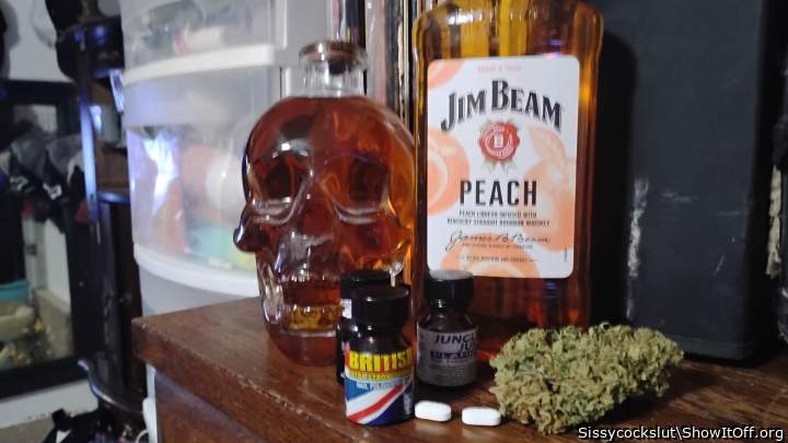 Love to party and fuck