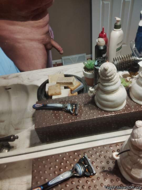 I see the razor is on the counter.  I would just love to see