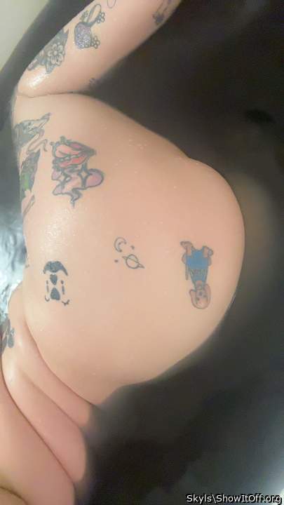 Love to spank that huge ass! Love the tattoos!